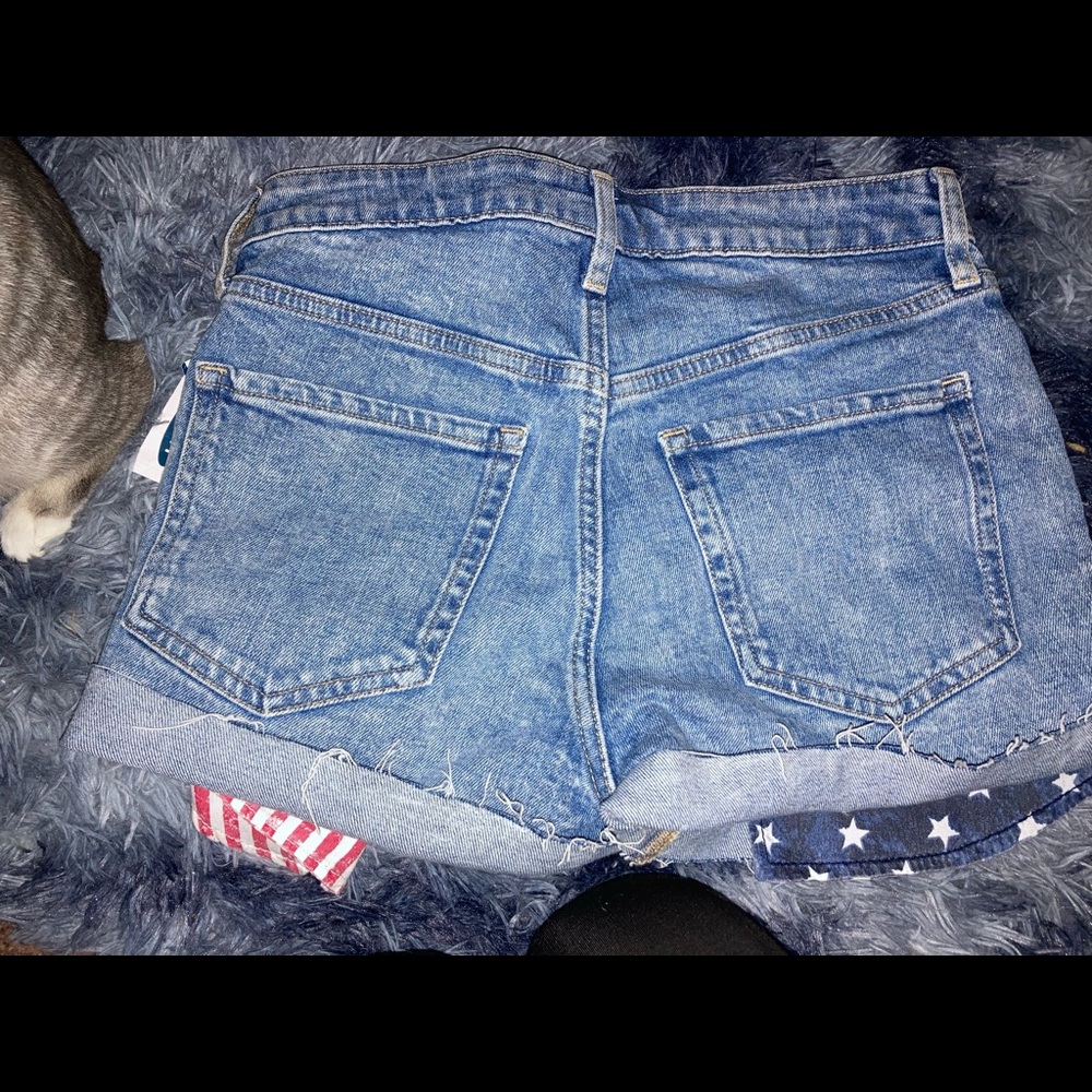 Brand new old navy jean shorts, super cute never worn originally $40…. - Picture 3 of 3